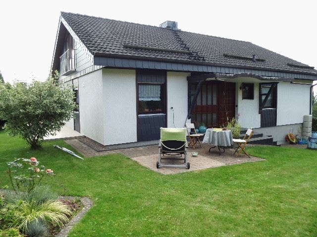 Schönes gepflegtes Einfamilienhaus mit großem Grundstück, Terrasse, Panoramablick und vielen Extras - Titelbild